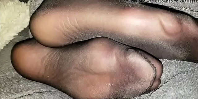 feet,footjob,nylon,pantyhose,slut